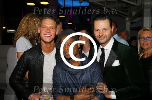 Rotterdam 9 april 2015
)pening van de nieuwe zaak waar Winston Post de manager is in het Hilton Hotel. De zaak heet Hugh. Ferry Doedens Fred v Leer en ...