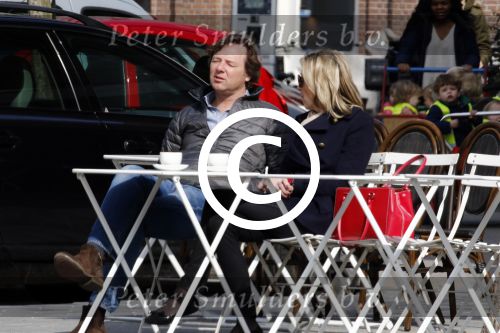 Amsterdam 8 april 2015
Frits Sissing met een kennis op terras.