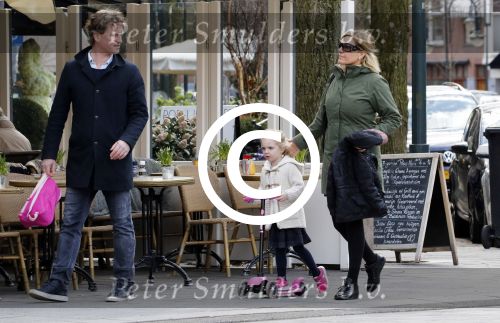 Amsterdam 4 april 2015 
Gallyon v Vessem met man en dochter op de willemsparkweg