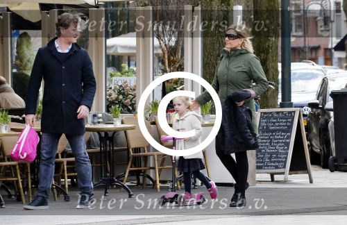 Amsterdam 4 april 2015 
Gallyon v Vessem met man en dochter op de willemsparkweg