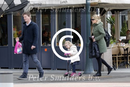Amsterdam 4 april 2015 
Gallyon v Vessem met man en dochter op de willemsparkweg