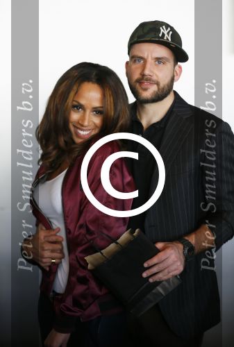 Amsterdam 9 april 2015
Presentatie cd/dvd ladies of soul met Glennis Grace Candy Dulfer Bergit Lewis Edsilia Rombley en Trijntje Oosterhuis. Jurgen raymann reikt ze uit . Glennis met vriend