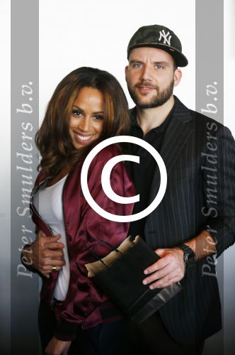 Amsterdam 9 april 2015
Presentatie cd/dvd ladies of soul met Glennis Grace Candy Dulfer Bergit Lewis Edsilia Rombley en Trijntje Oosterhuis. Jurgen raymann reikt ze uit . Glennis met vriend