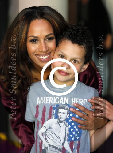 Amsterdam 9 april 2015
Presentatie cd/dvd ladies of soul met Glennis Grace Candy Dulfer Bergit Lewis Edsilia Rombley en Trijntje Oosterhuis. Jurgen raymann reikt ze uit . Glennis met zoon Anthony