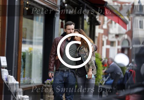 Amsterdam 29 april 2015 
Glennis Grace verliefd met haar vriend Robert Biesewig op de cornelis schuytstraat