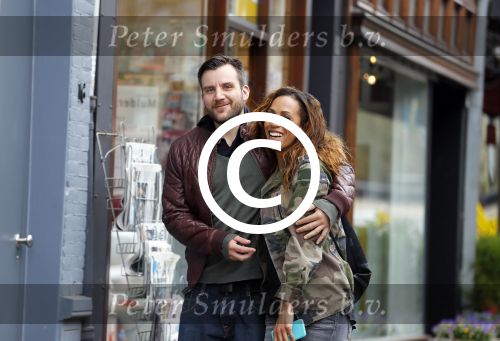 Amsterdam 29 april 2015 
Glennis Grace verliefd met haar vriend Robert Biesewig op de cornelis schuytstraat