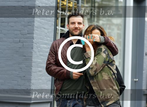 Amsterdam 29 april 2015 
Glennis Grace verliefd met haar vriend Robert Biesewig op de cornelis schuytstraat