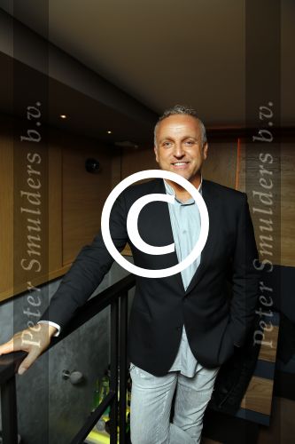 Rotterdam 9 april 2015
Gordon en zijn nieuwe vriend DJ Maurice bij de opening van de nieuwe zaak waar Winston Post de manager is in het Hilton Hotel.
