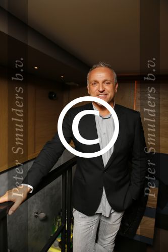 Rotterdam 9 april 2015
Gordon en zijn nieuwe vriend DJ Maurice bij de opening van de nieuwe zaak waar Winston Post de manager is in het Hilton Hotel.