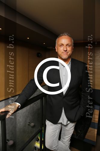 Rotterdam 9 april 2015
Gordon en zijn nieuwe vriend DJ Maurice bij de opening van de nieuwe zaak waar Winston Post de manager is in het Hilton Hotel.