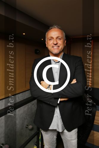 Rotterdam 9 april 2015
Gordon en zijn nieuwe vriend DJ Maurice bij de opening van de nieuwe zaak waar Winston Post de manager is in het Hilton Hotel.