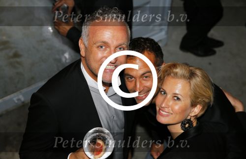 Rotterdam 9 april 2015
Gordon en zijn nieuwe vriend DJ Maurice bij de opening van de nieuwe zaak waar Winston Post de manager is in het Hilton Hotel. Gordon met Anouk Smulders