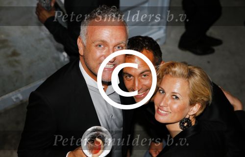Rotterdam 9 april 2015
Gordon en zijn nieuwe vriend DJ Maurice bij de opening van de nieuwe zaak waar Winston Post de manager is in het Hilton Hotel. Gordon met Anouk Smulders