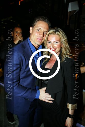 Rotterdam 9 april 2015
)pening van de nieuwe zaak waar Winston Post de manager is in het Hilton Hotel. De zaak heet Hugh. Winston met zijn zwangere vrouw Denise