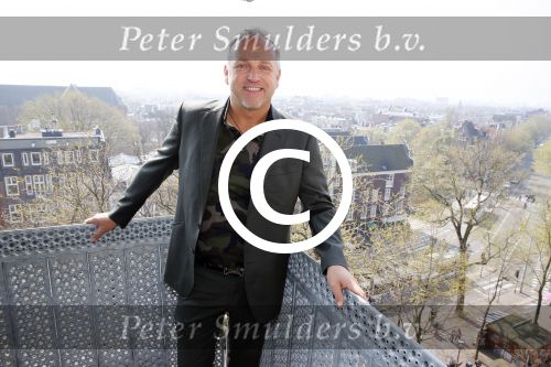 Amsterdam 10 april 2015
Gordon metselt een steen met zijn naam erop bij de westertoren.