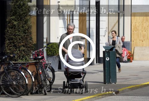 Amsterdam 10 april 2015
Hajo Bruins met zijn dochter op de pc hooftstraat