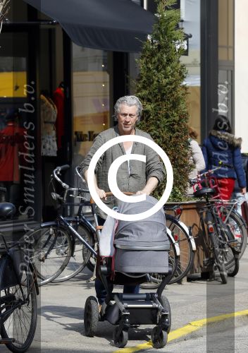 Amsterdam 10 april 2015
Hajo Bruins met zijn dochter op de pc hooftstraat
