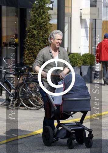 Amsterdam 10 april 2015
Hajo Bruins met zijn dochter op de pc hooftstraat