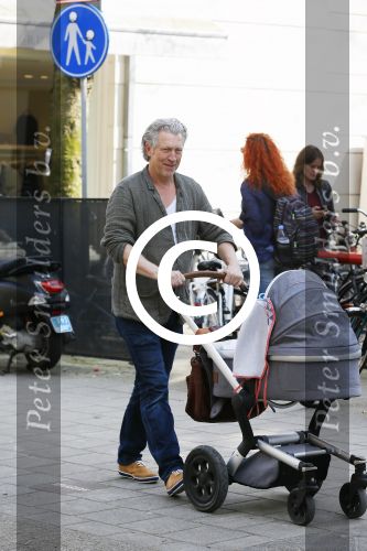Amsterdam 10 april 2015
Hajo Bruins met zijn dochter op de pc hooftstraat