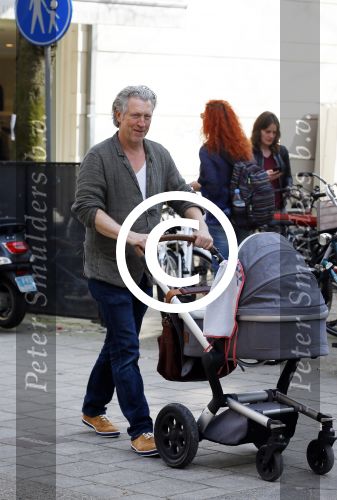 Amsterdam 10 april 2015
Hajo Bruins met zijn dochter op de pc hooftstraat