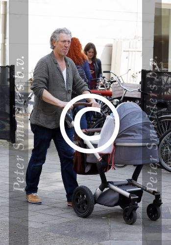 Amsterdam 10 april 2015
Hajo Bruins met zijn dochter op de pc hooftstraat