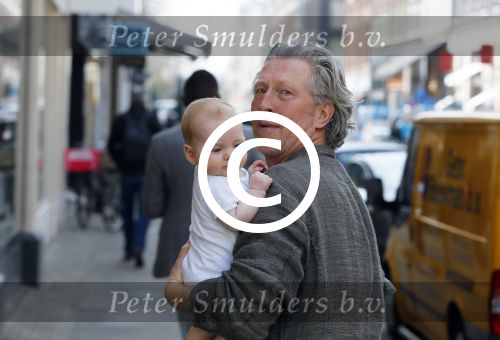 Amsterdam 10 april 2015
Hajo Bruins met zijn dochter op de pc hooftstraat