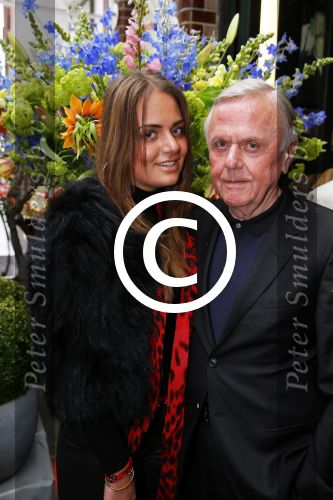 Amsterdam 11 april 2015  
Presentatie boek en 70e verjaardag van Joop Braakhekke bij le Garage. Zijn moeder van 104 jaar oud was aanwezig. Harry Mens met dochter