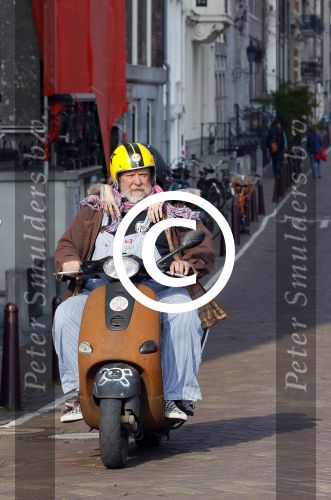 Amsterdam 10 april 2015    
Henk en Louise Schiffmacher op de scooter