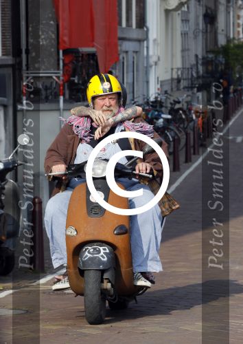 Amsterdam 10 april 2015    
Henk en Louise Schiffmacher op de scooter