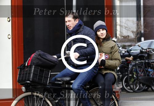 Amsterdam 7 april 2015
Kim v Kooten achter op de fiets bij haar man Jacob Derwig