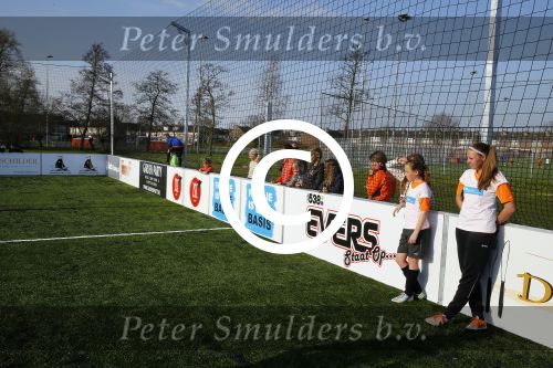 Volendam 15 april 2015
Het mini jan Smit stadion is vanavond geopend met een serie penaltie s van Henk Veerman en Robert Muhren op Jan Smit als keeper. Ook Liza Fem Emma en Senn waren aanwezen alsmede ome Cor