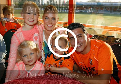 Volendam 15 april 2015
Het mini jan Smit stadion is vanavond geopend met een serie penaltie s van Henk Veerman en Robert Muhren op Jan Smit als keeper. Ook Liza Fem Emma en Senn waren aanwezen alsmede ome Cor