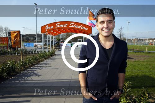 Volendam 15 april 2015
Het mini jan Smit stadion is vanavond geopend met een serie penaltie s van Henk Veerman en Robert Muhren op Jan Smit als keeper. Ook Liza Fem Emma en Senn waren aanwezen alsmede ome Cor