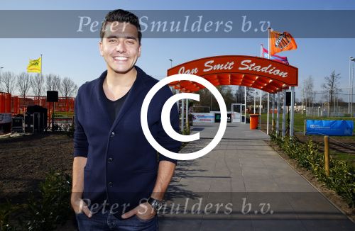 Volendam 15 april 2015
Het mini jan Smit stadion is vanavond geopend met een serie penaltie s van Henk Veerman en Robert Muhren op Jan Smit als keeper. Ook Liza Fem Emma en Senn waren aanwezen alsmede ome Cor