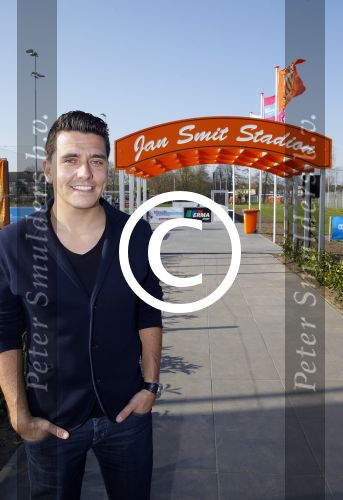 Volendam 15 april 2015
Het mini jan Smit stadion is vanavond geopend met een serie penaltie s van Henk Veerman en Robert Muhren op Jan Smit als keeper. Ook Liza Fem Emma en Senn waren aanwezen alsmede ome Cor