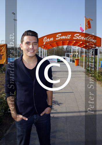 Volendam 15 april 2015
Het mini jan Smit stadion is vanavond geopend met een serie penaltie s van Henk Veerman en Robert Muhren op Jan Smit als keeper. Ook Liza Fem Emma en Senn waren aanwezen alsmede ome Cor