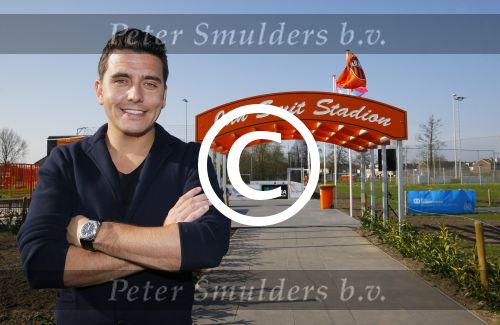 Volendam 15 april 2015
Het mini jan Smit stadion is vanavond geopend met een serie penaltie s van Henk Veerman en Robert Muhren op Jan Smit als keeper. Ook Liza Fem Emma en Senn waren aanwezen alsmede ome Cor