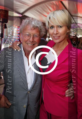 Amsterdam 11 april 2015  
Presentatie boek en 70e verjaardag van Joop Braakhekke bij le Garage. Zijn moeder van 104 jaar oud was aanwezig. jan des Bouvrie met Monique en Benny Garcia
