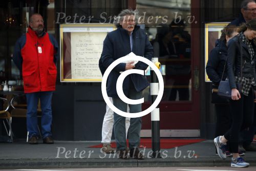Amsterdam 28 april 2015
Johan Derksen op straat in Amsterdam.