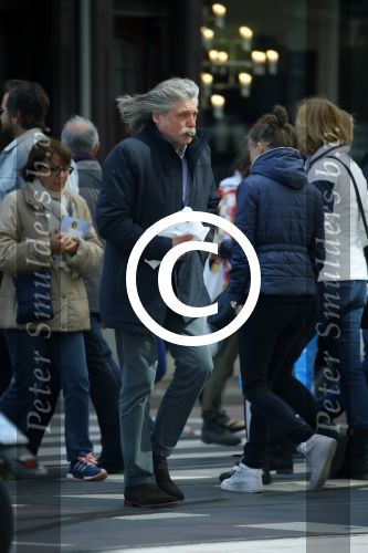Amsterdam 28 april 2015
Johan Derksen op straat in Amsterdam.