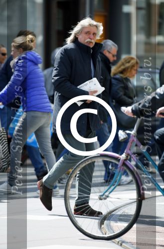 Amsterdam 28 april 2015
Johan Derksen op straat in Amsterdam.