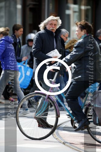 Amsterdam 28 april 2015
Johan Derksen op straat in Amsterdam.
