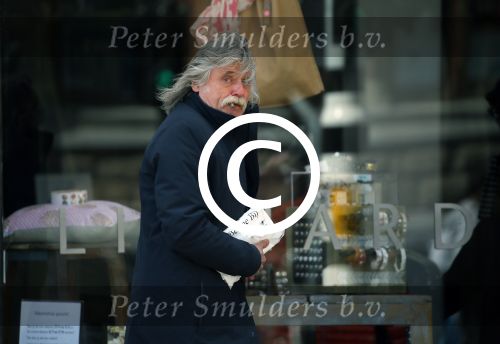 Amsterdam 28 april 2015
Johan Derksen op straat in Amsterdam.