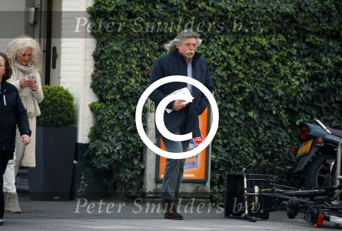 Amsterdam 28 april 2015
Johan Derksen op straat in Amsterdam.