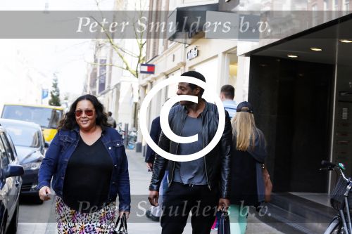 Amsterdam 10 april 2015
John Williams met vriendin op de pc hooftstraat