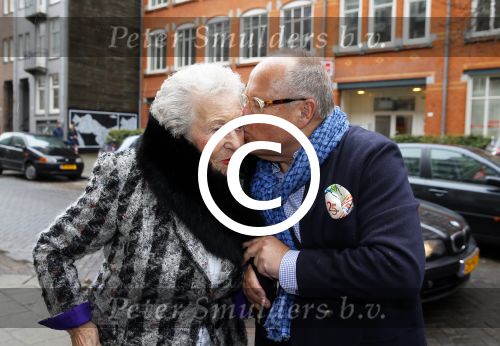 Amsterdam 11 april 2015  
Presentatie boek en 70e verjaardag van Joop Braakhekke bij le Garage. Zijn moeder van 104 jaar oud was aanwezig.
