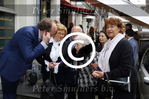 Amsterdam 11 april 2015  
Presentatie boek en 70e verjaardag van Joop Braakhekke bij le Garage. Zijn moeder van 104 jaar oud was aanwezig.