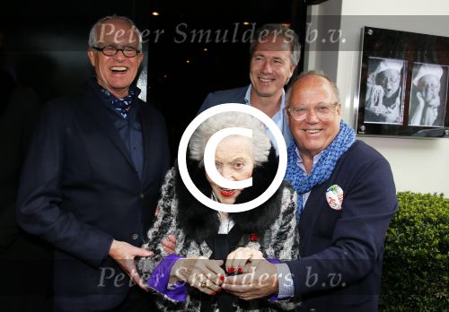 Amsterdam 11 april 2015  
Presentatie boek en 70e verjaardag van Joop Braakhekke bij le Garage. Zijn moeder van 104 jaar oud was aanwezig.