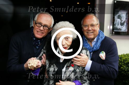 Amsterdam 11 april 2015  
Presentatie boek en 70e verjaardag van Joop Braakhekke bij le Garage. Zijn moeder van 104 jaar oud was aanwezig.