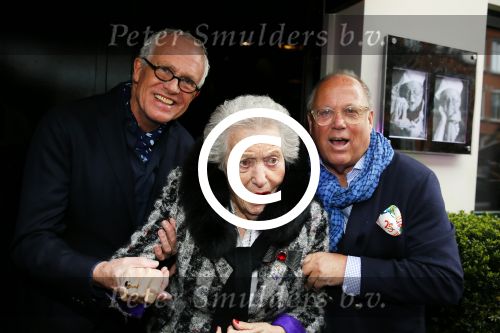 Amsterdam 11 april 2015  
Presentatie boek en 70e verjaardag van Joop Braakhekke bij le Garage. Zijn moeder van 104 jaar oud was aanwezig.